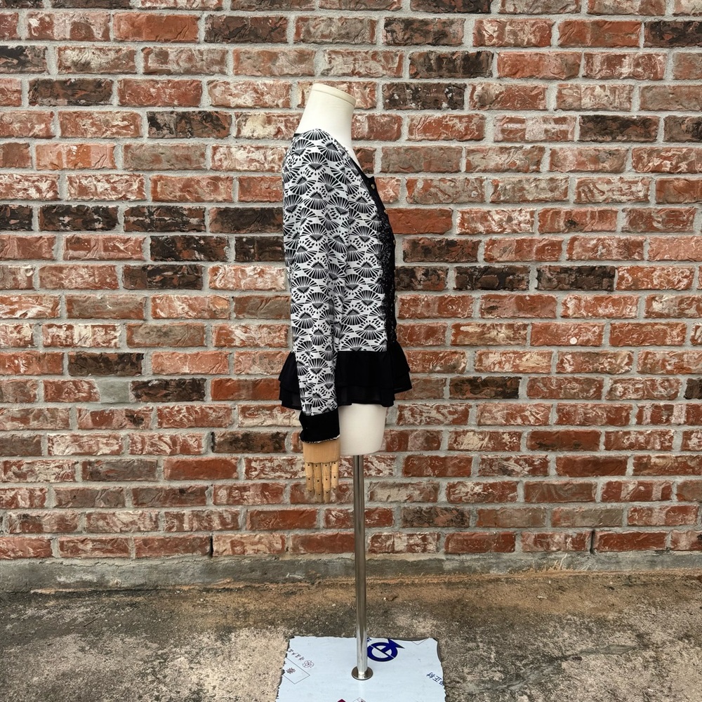 Stylebook black and white lace long sleeve peplum top / S / Excellent condition - Picture 11 of 13